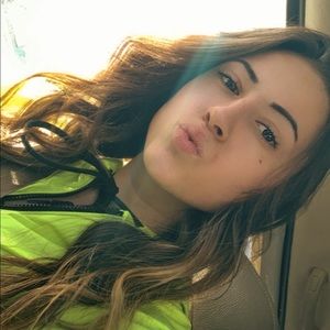 Meet your Posher, Rebecca